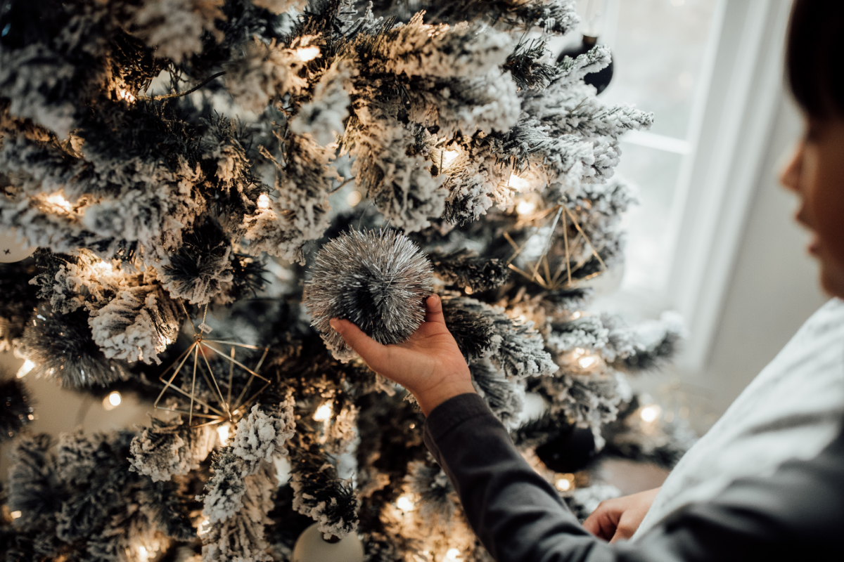 Managing Holiday Stress: 7 Tips to Actually Enjoy the Holidays This Year background image