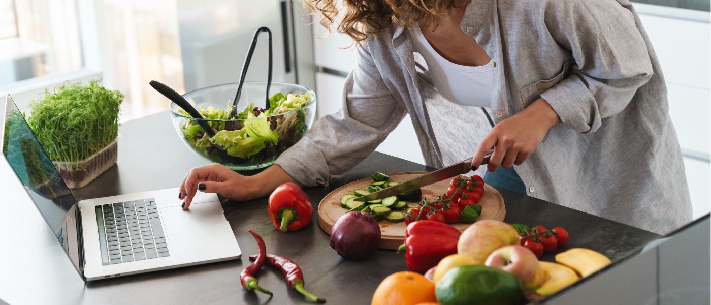 How to Heal Your Gut with Realistic Diet & Lifestyle Tools background image