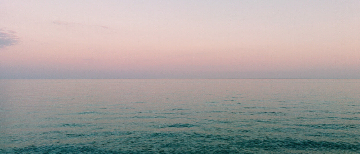 serene ocean horizon